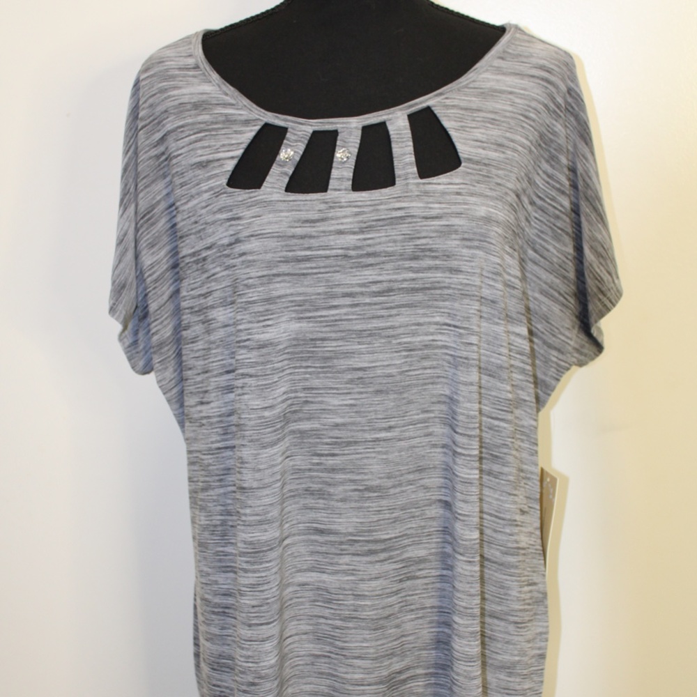 Woman's Gray short Sleeve shirt